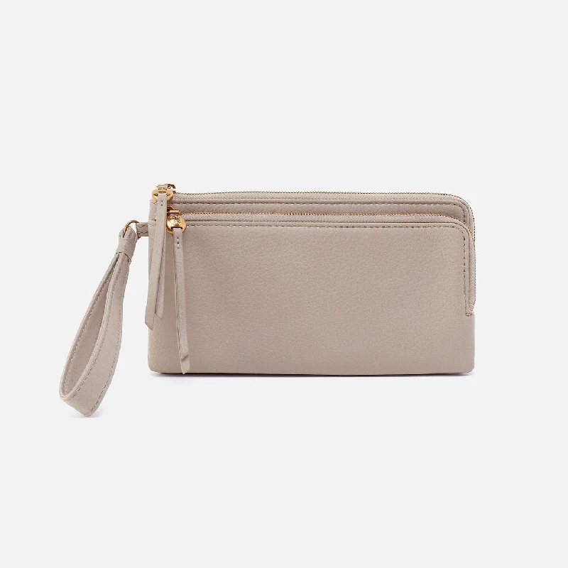 Dayton Wristlet In Pebbled Leather - Taupe