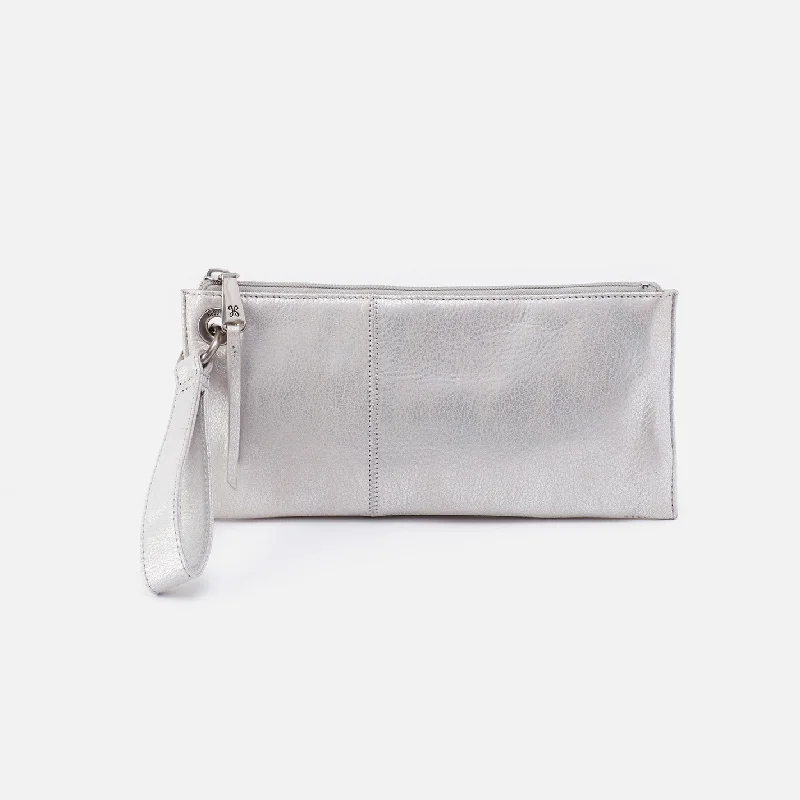 Vida Wristlet In Metallic Leather - Silver